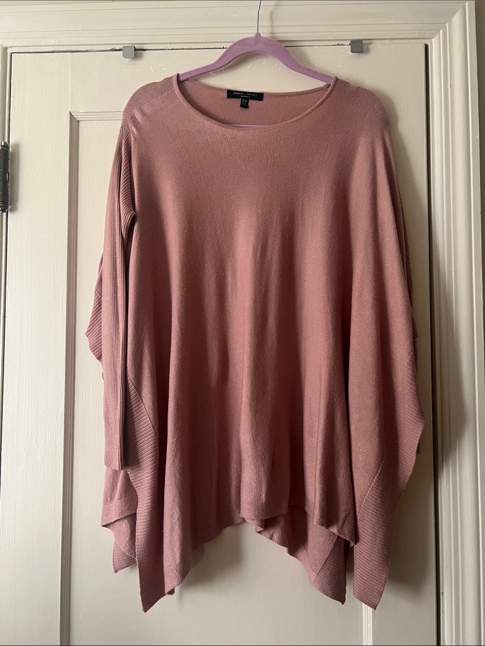 Romeo & Juliet Couture Relaxed Scoop Neck Sweater in Dusty Rose